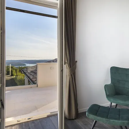 Casta Diva With Sea View And Wellness *