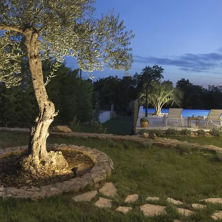 Villa Casta Diva With Sea View And Wellness Koromačno