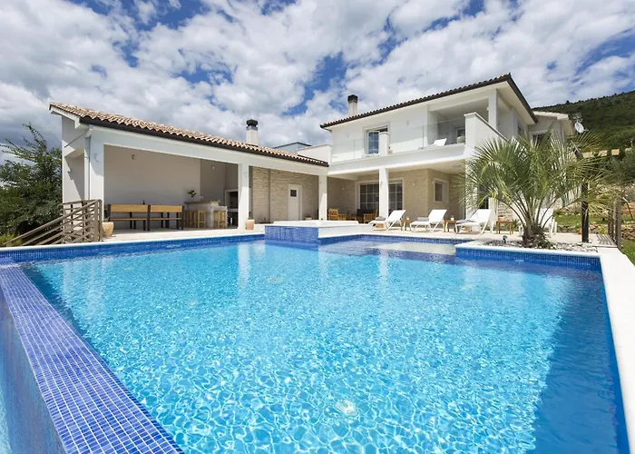 Vila Casta Diva With Sea View And Wellness