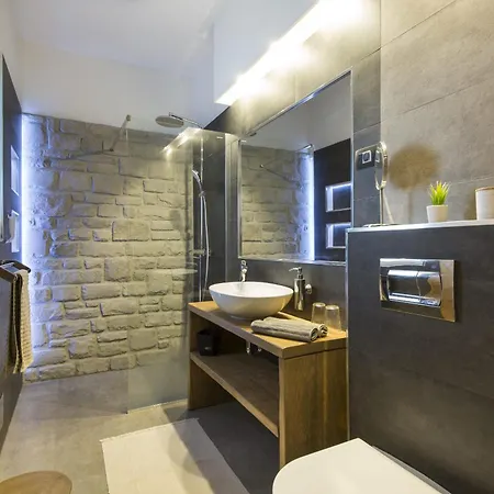 Casta Diva With Sea View And Wellness Koromacno