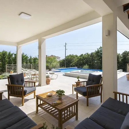 Casta Diva With Sea View And Wellness