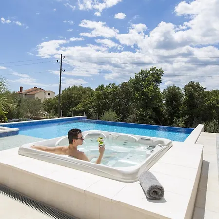 Casta Diva With Sea View And Wellness Villa