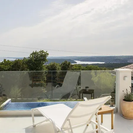 Casta Diva With Sea View And Wellness *