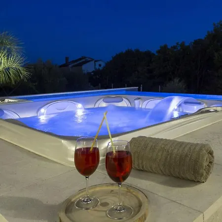 Villa Casta Diva With Sea View And Wellness