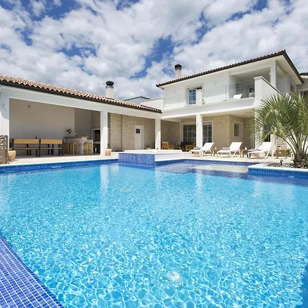 Villa Casta Diva With Sea View And Wellness